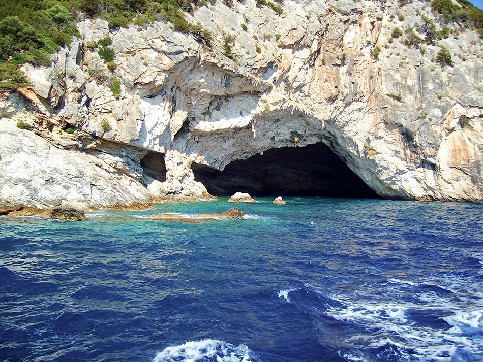 Insights Greece - Greece’s Top 10 Most Spectacular Sea Caves 